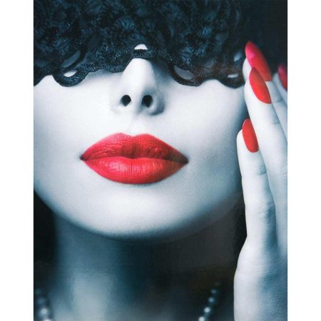 Девушка с красными губами