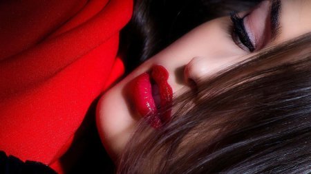 Губы девушки