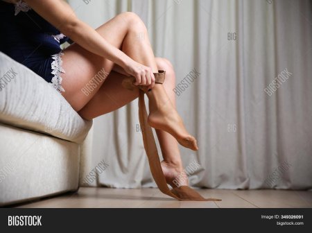 Yang Chen Chen голая между ног