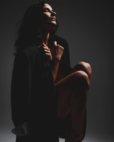 Девушка в черном