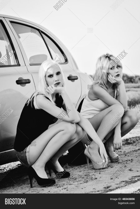 Пикаперы и две красивые блондинки