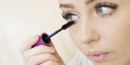 Ресницы накрашенные тушью