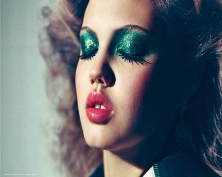 Накрашенная женщина