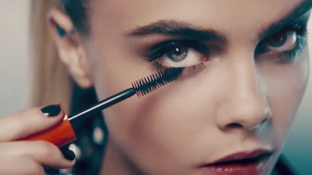 Кара Делевинь реклама туши