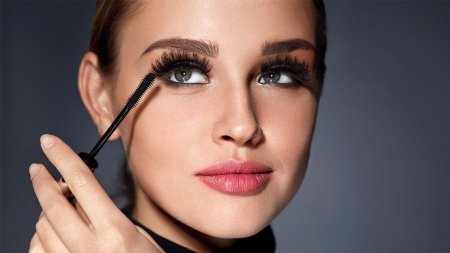 Накрашенные ресницы