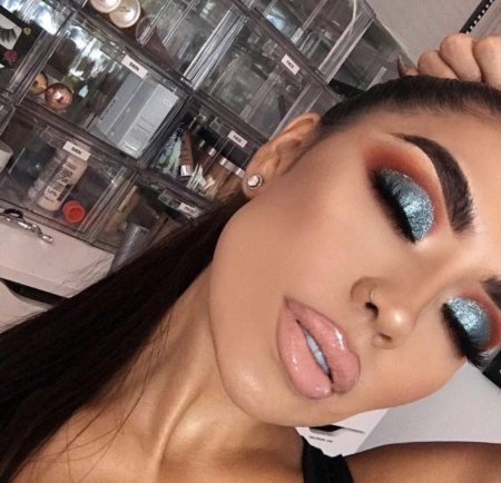 Яркий макияж