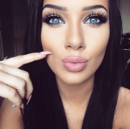 Макияж с накаченными губами