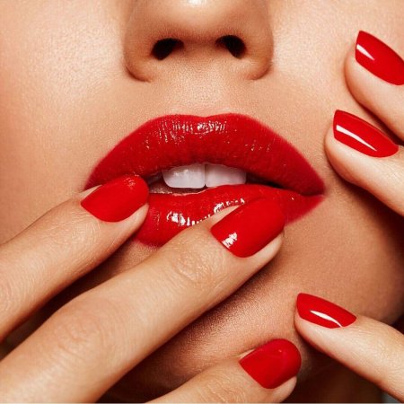 Красные ногти