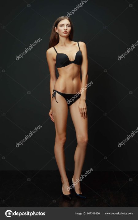 Алиса Метелина в купальнике