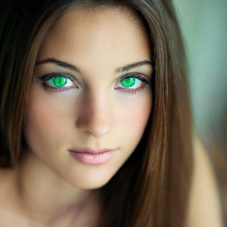 Зеленые глаза у девушек