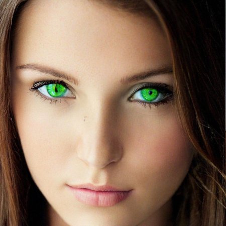 Девушка с зелеными глазами