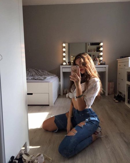 Девушка в красивом доме