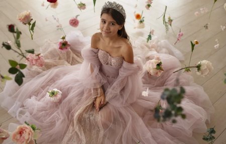 Девушка в платье принцессы подросток