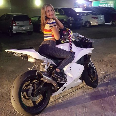 Девушки мотоциклистки