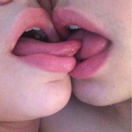 Целующие губы