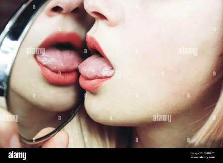 Полуоткрытые губы