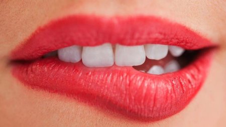 Женские губы