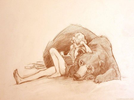 Девочка обнимает медведя