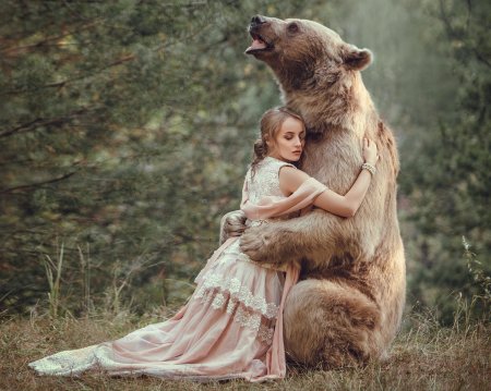 Девушка и медведь