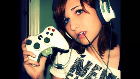Девушка геймер