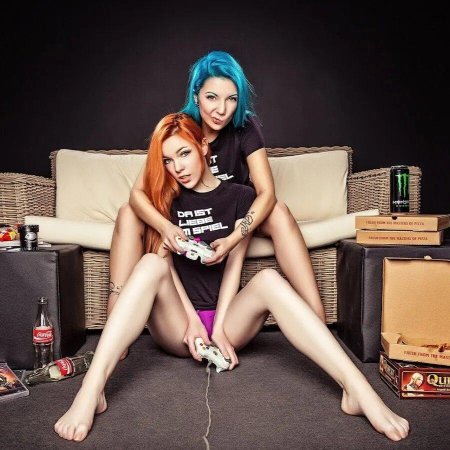 Девушка геймер