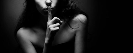 Девушка тссс