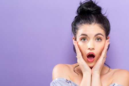 Удивленная девушка