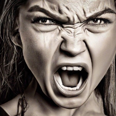 Девушка злость