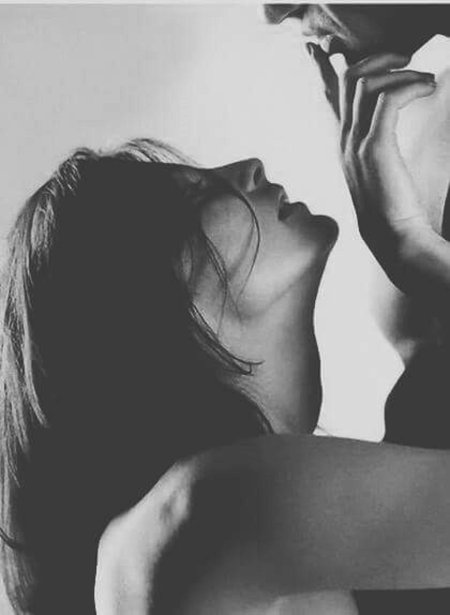 Страстный поцелуй