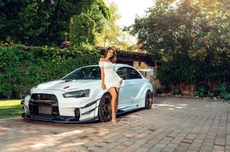 Девушки с Митсубиси Лансер Эво 10