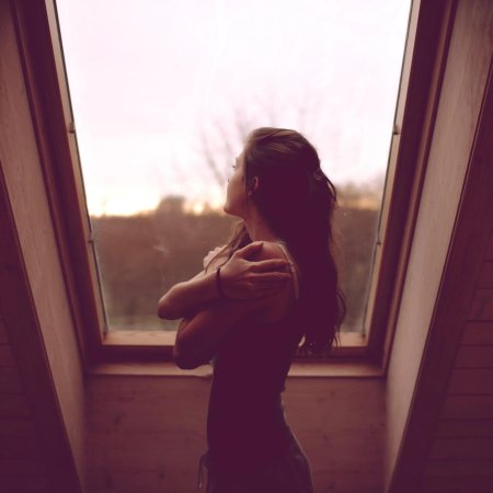 Брюнетка со спины