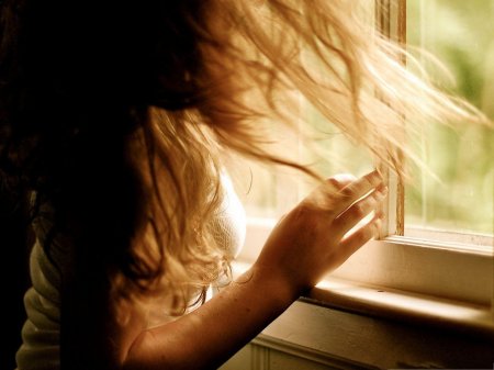 Женщина в окне