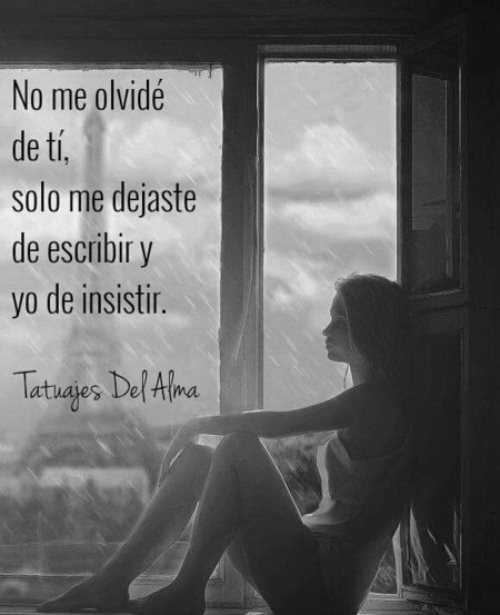 Девушка на подоконнике