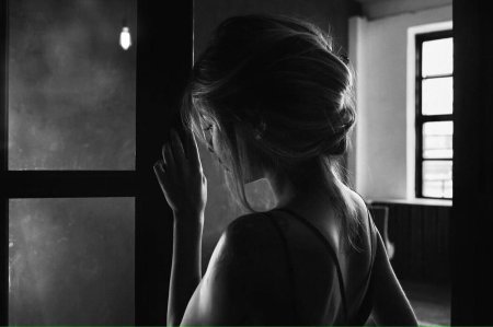 Грустная девушка