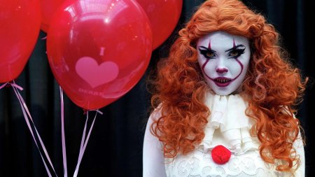 ПЕННИВАЙЗ девушка косплей