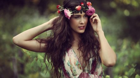 Девушки в веночках