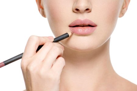 Макияж губ карандашом