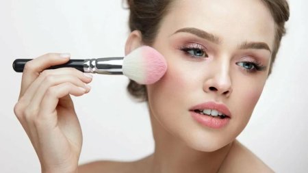 Румяна на скулы