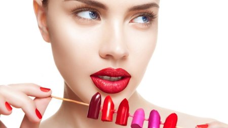 Девушка для рекламы косметики