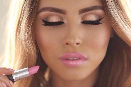 Макияж с розовыми губами