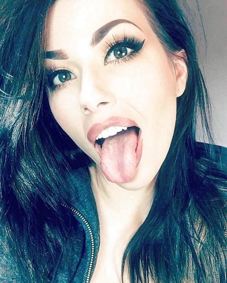 Адриана Чечик открыла рот