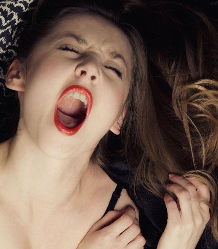 Красивые девушки с открытым ртом