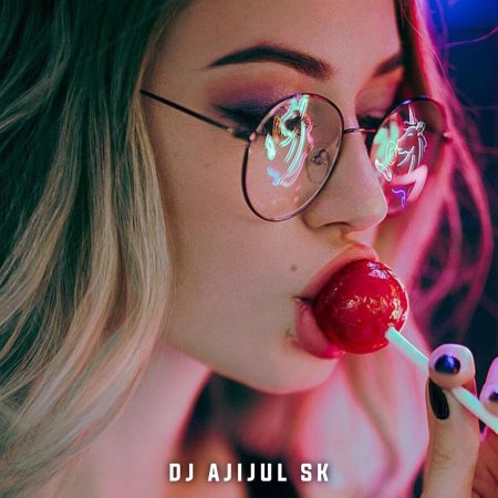 Девушка с чупачупсом