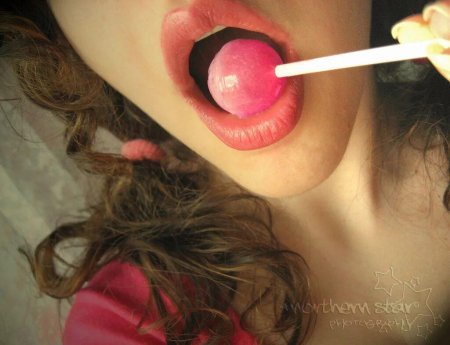 Девушка и Чупа Чупс