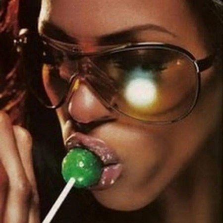 Девушка с чупачупсом