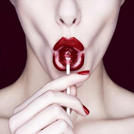 Девушка и Чупа Чупс