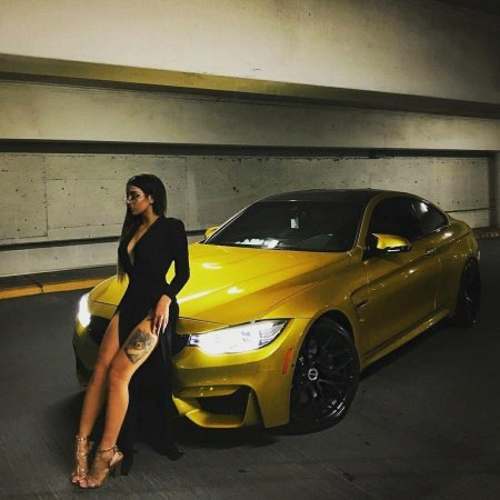 BMW m4 девушка