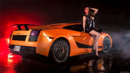 Девушка в машине