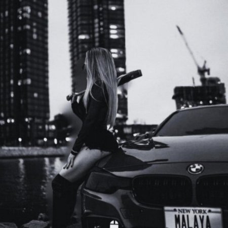 Девушка с бмв