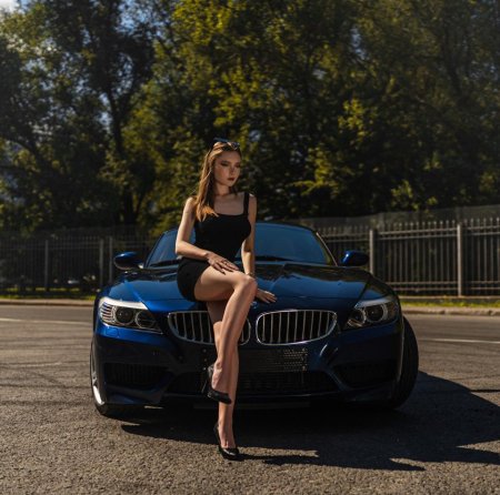 Девушка и машина